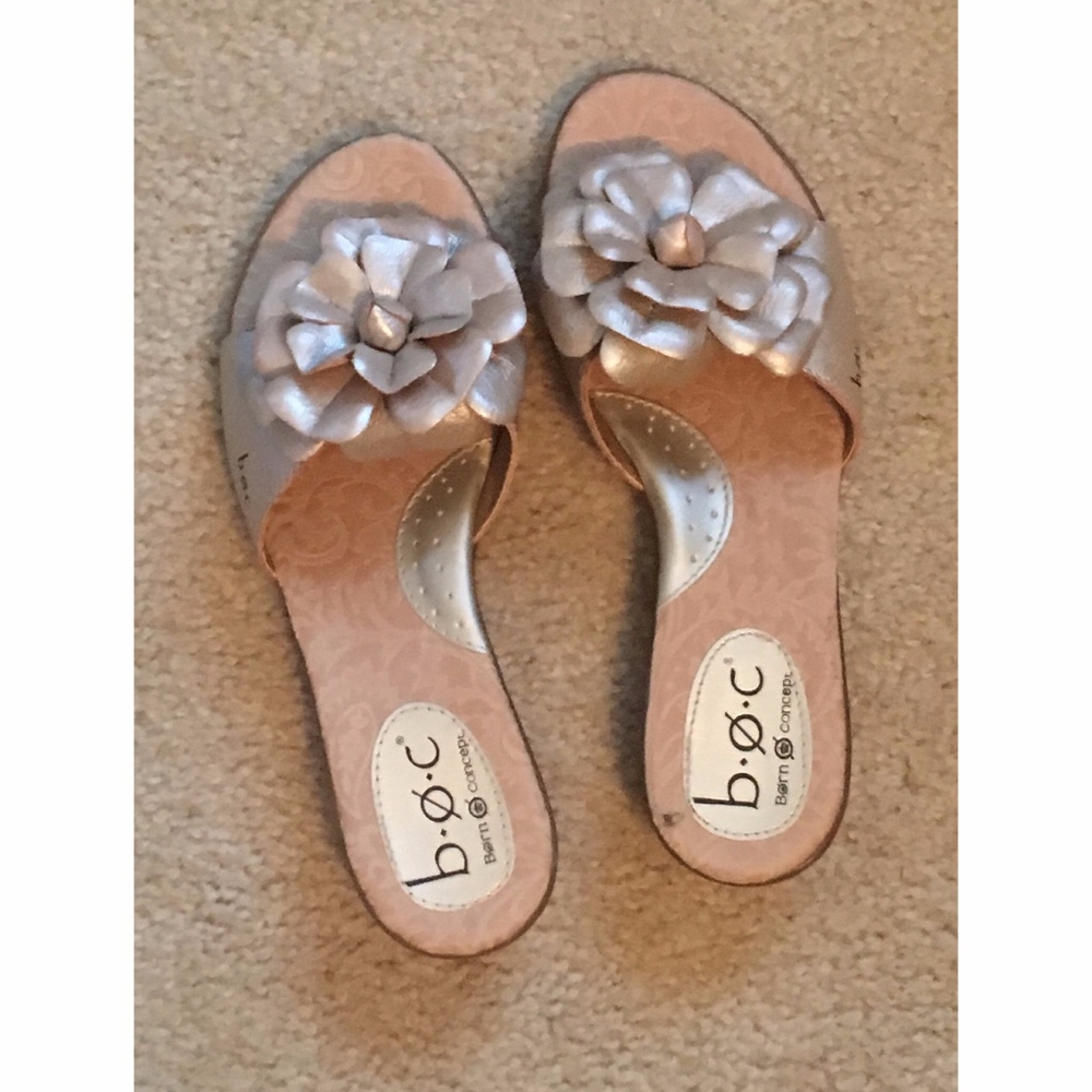 Gold Flower boc Leather Slide-Ons, 7/7.5